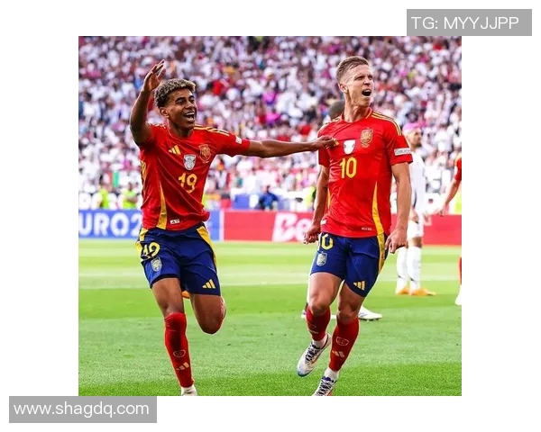 克罗斯：从足球场上的战术大师到生活中的低调绅士