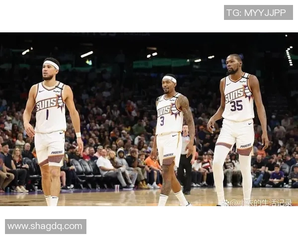 太阳队与湖人队的布克对决引发的篮球激情与战术较量解析