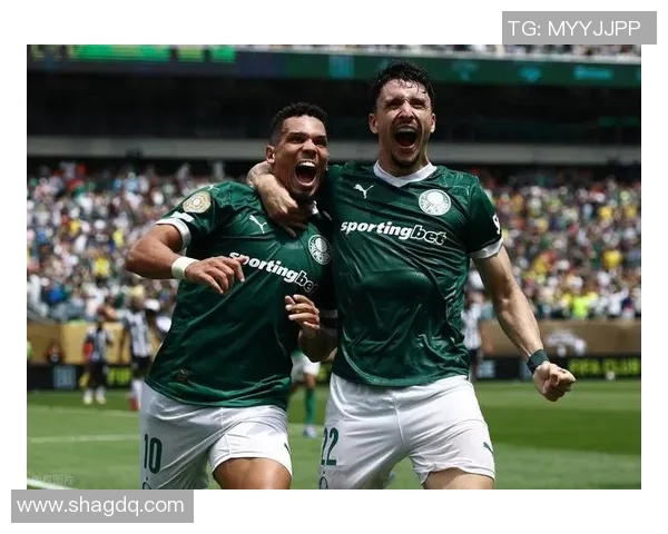 帕尔梅与里奥克的激烈对决揭示足球战术与团队协作的魅力 帕尔梅与里奥克的激烈对决揭示足球战术与团队协作的魅力