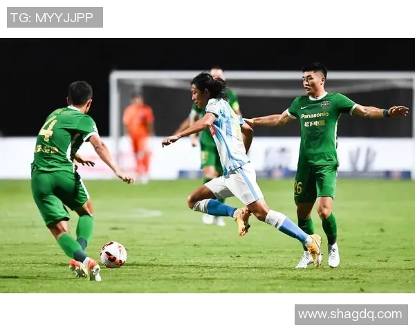 广州富力迎战辽足期待精彩对决双方争夺中超宝贵积分的激烈较量 广州富力迎战辽足期待精彩对决双方争夺中超宝贵积分的激烈较量