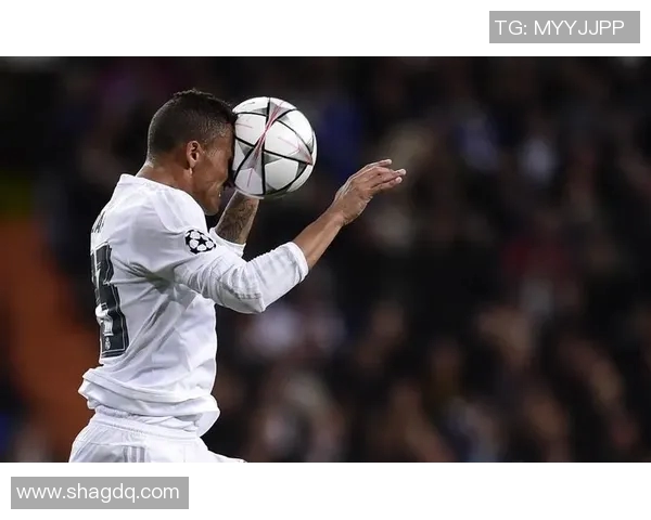 达尼洛:从青涩球员到足球场上的战术大师之路 达尼洛:从青涩球员到足球场上的战术大师之路