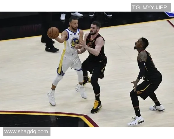 骑士与勇士总决赛比分对决回顾及精彩瞬间分析 骑士与勇士总决赛比分对决回顾及精彩瞬间分析