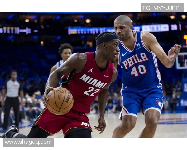 76人主场迎战热火双方争夺季后赛席位的关键对决 76人主场迎战热火双方争夺季后赛席位的关键对决