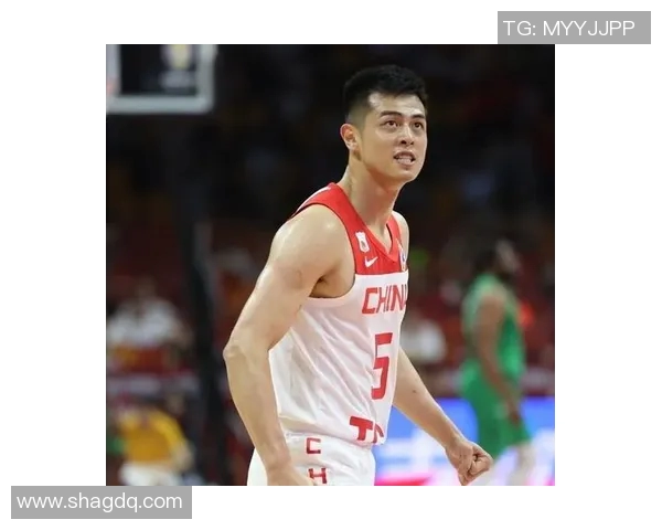 方硕的篮球之路:从青涩新秀到赛场明星的成长历程与心路历程 方硕的篮球之路:从青涩新秀到赛场明星的成长历程与心路历程