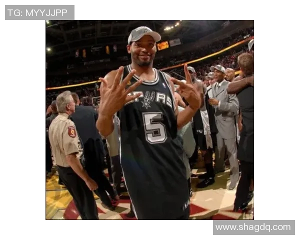 篮球明星船长的传奇人生与赛场背后的故事揭秘